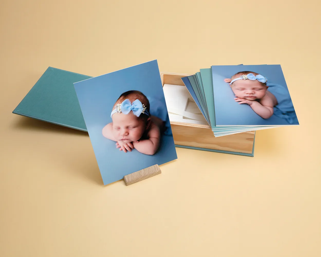 Caja Alcalá con fotos sobre cartulina rígida